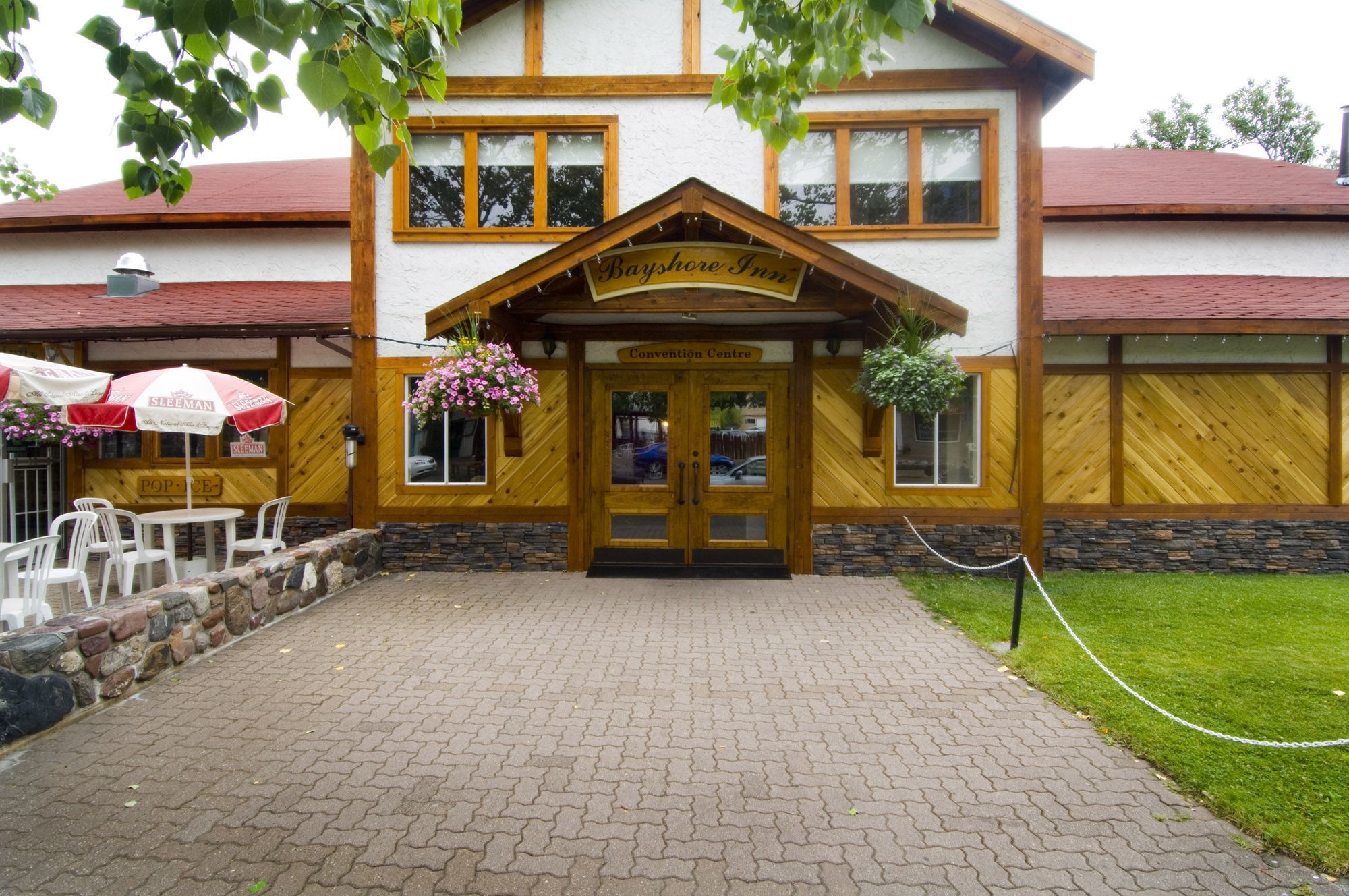 Bayshore Inn & Spa Waterton Park Exterior photo